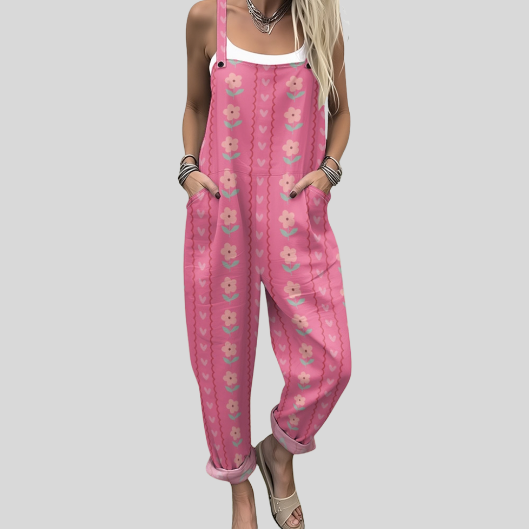 Latzhose mit Blumen und Herzen von Stefanie Berlin