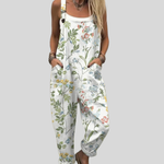Weiße Latzhose mit Wildblumen von Stefanie Berlin