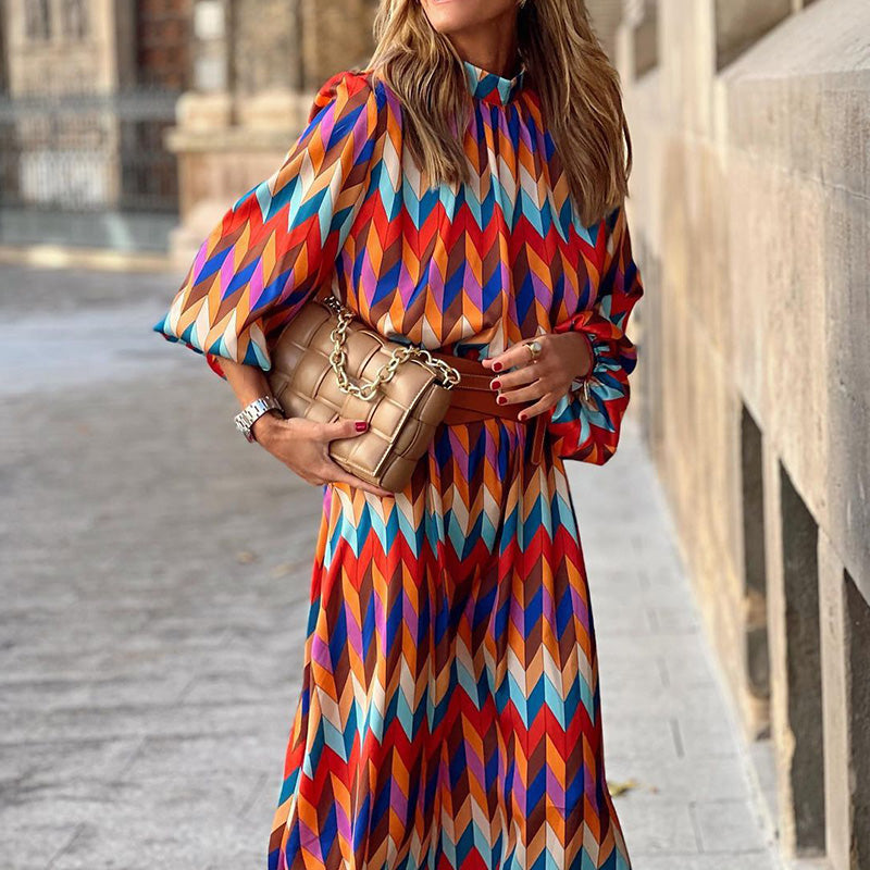 Cassandra - Leuchtendes geometrisches Kleid von Stefanie Berlin