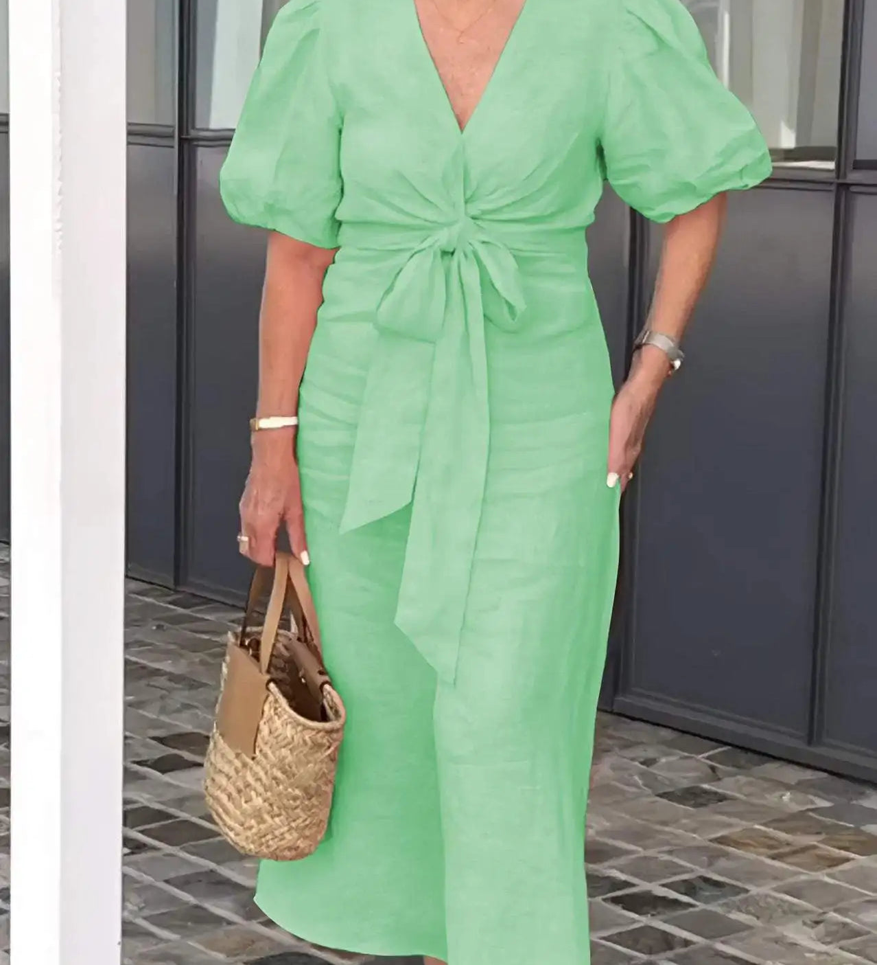 Laura | Elegantes Midi-Kleid mit V-Ausschnitt - Ansicht 9