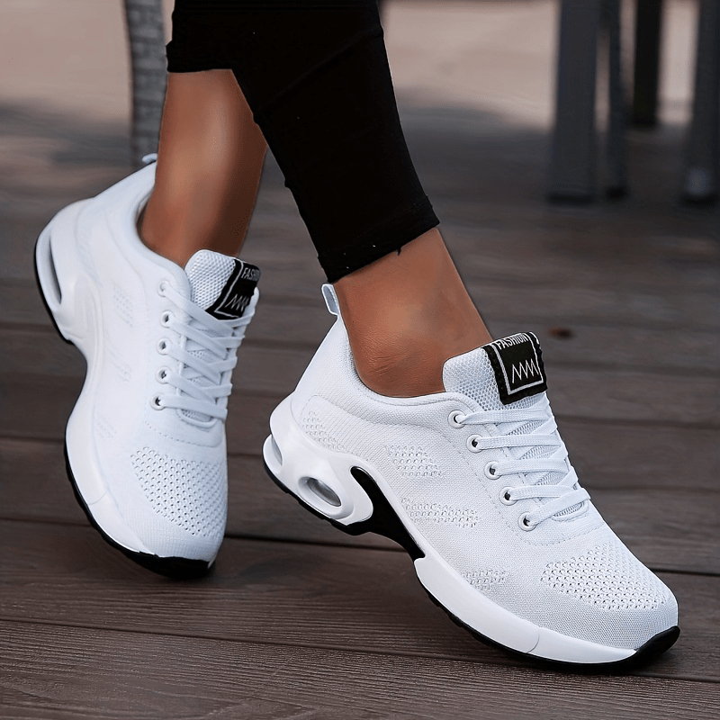 Atmungsaktive, dämpfende, rutschfeste Sneakers von Stefanie Berlin